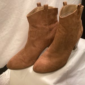 New Directions Brown Suede western style booties boots. Sz 9 exc condition.